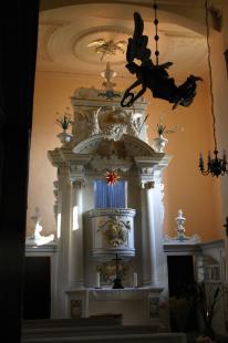 Kirche Zöllnitz innen mit Taufengel Kirche Zöllnitz innen mit Taufengel